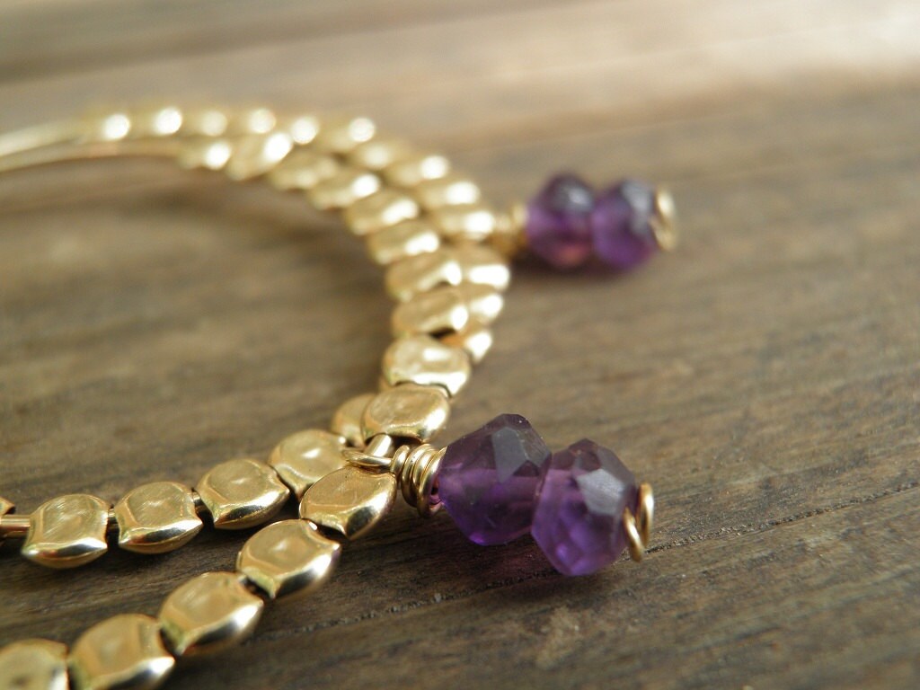 Valentinstag Geschenk, Lila Gold Creolen Amethyst Ohrringe, Februar Birthstone Schmuck, Gefüllt Reifen, Geschenk Für Sie Valentinstag Geschenk, Lila Gold Creolen Amethyst Ohrringe, Februar Birthstone Schmuck, Gefüllt Reifen, Geschenk Für Sie von AnnalisJewelry