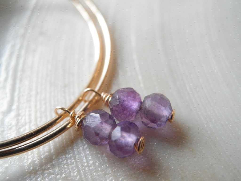 Valentinstag Geschenk Verkauf, Februar Birthstone - Amethyst Gold Gefüllt Reifen, In von AnnalisJewelry