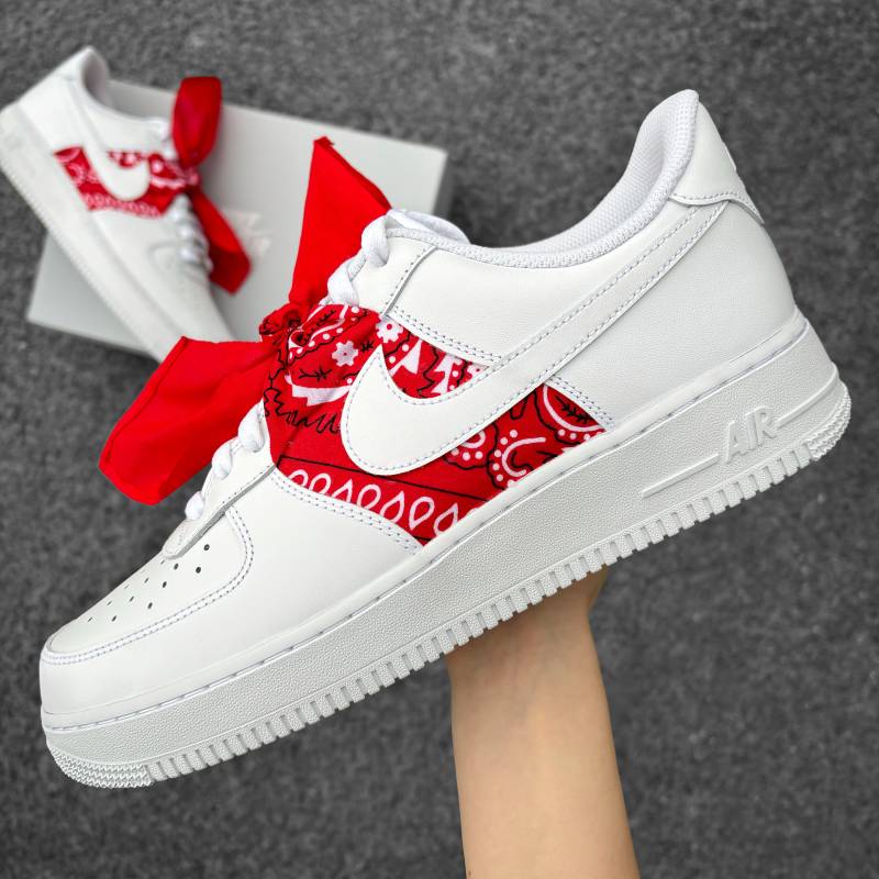 Nike Air Force 1 Bandana - Custom Sneakers With Red Af1 Shoes Paisley Pattern von AnnamarieDIY
