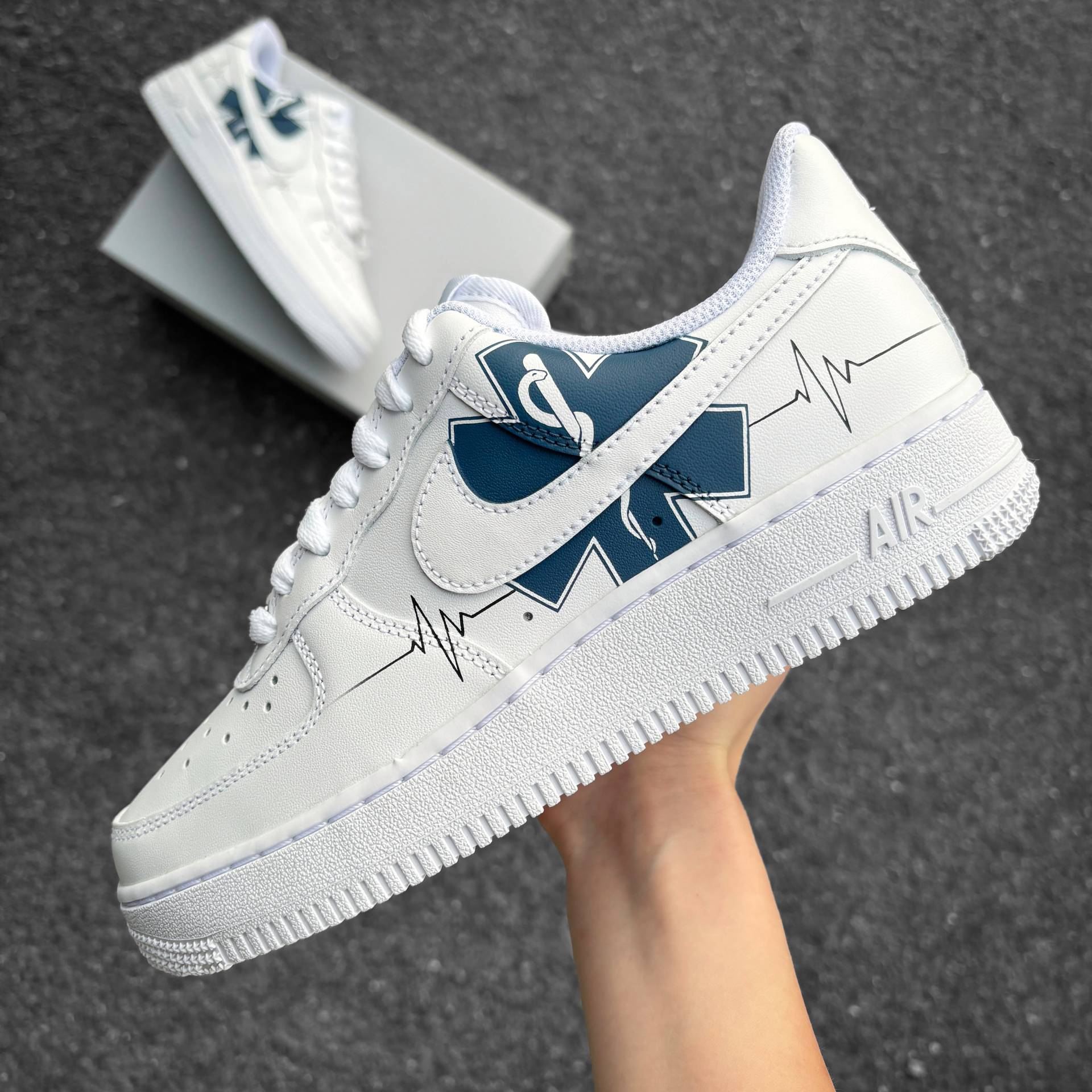 Nike Air Force 1 Medical - Custom Sneaker Healthcare Worker Hand Painted Shoes Af1 Aesculapian Rod & Heartline von AnnamarieDIY