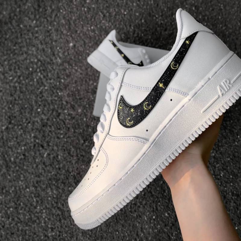 Nike Air Force 1 Nightsky - Custom Sneaker Glitter, Stars & Moons Golden Glitter Hand-Painted Shoes Af1 von AnnamarieDIY