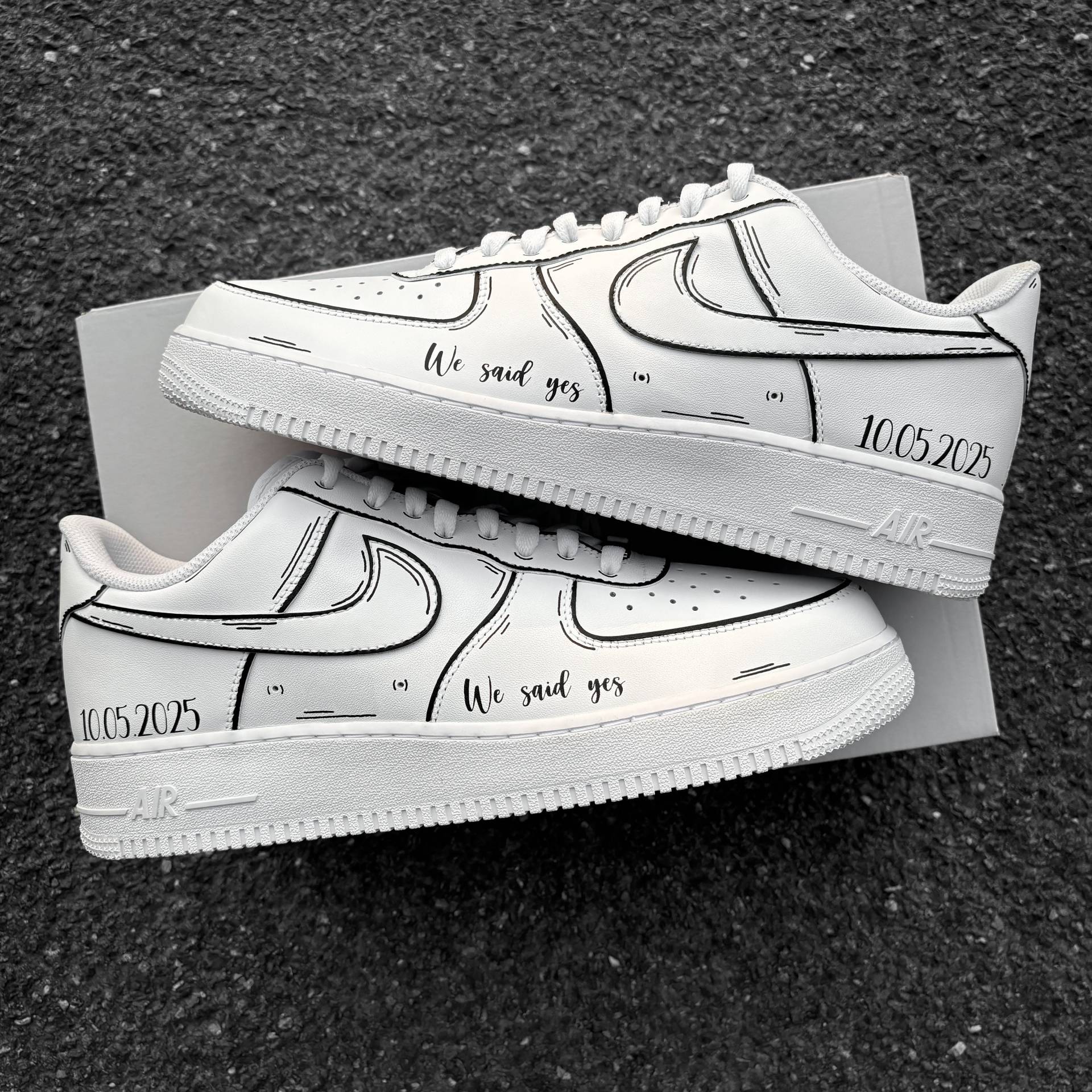 Nike Air Force 1 Wedding Cartoon - Custom Sneaker With Date Hand-Painted Shoes Af1 Sketch With Engraved Lace Locks von AnnamarieDIY