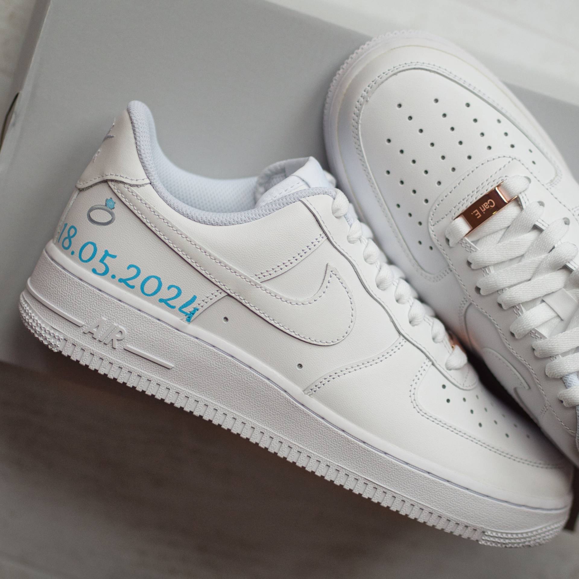 Nike Air Force 1 Wedding - Custom Sneaker With Date Hand Painted Shoes Personalized With Engraved Lace Locks von AnnamarieDIY