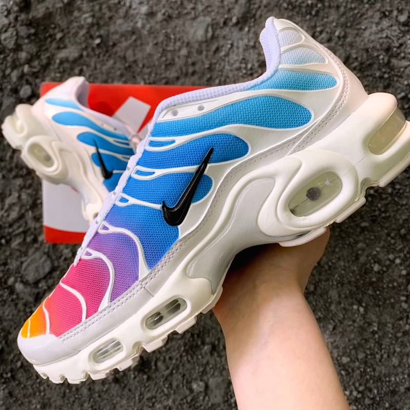 Nike Air Max Plus Rainbow - Custom Sneaker Tn Color Gradient Tuned Hand Painted Shoes von AnnamarieDIY
