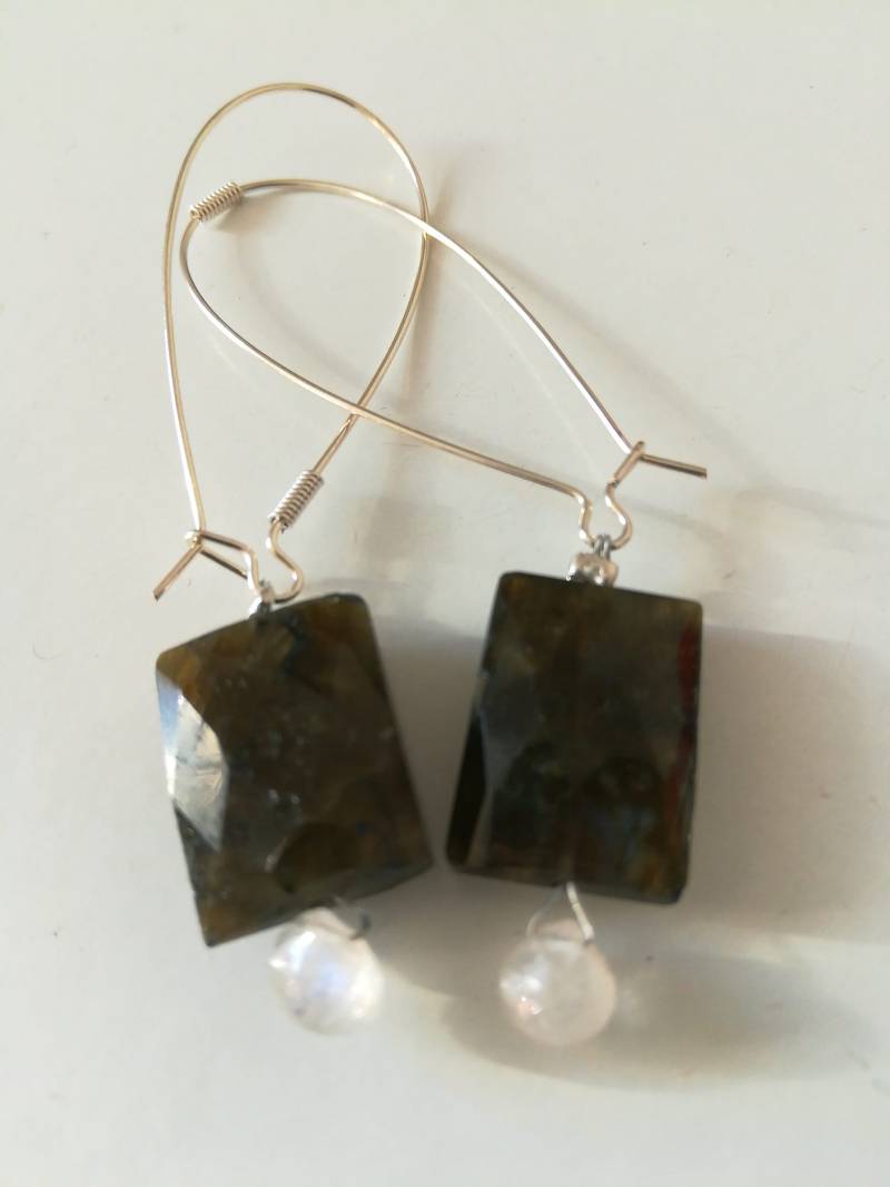 Labradorit Ohrringe- Lozenge Geformt- Facettiert- Edelsteine- Mondstein Tropfen - Lange Ohrringhaken Annapatat von AnnapatatStudio