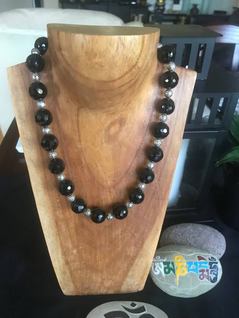 Diamantschliff Onyx Perlen Halskette Mit Himalaya-Silberperlen von AnnapurnaArtsByAna