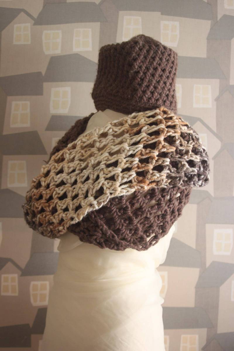 Handgefertigter Häkelschal Unisex Loop Im Grobstrick von Annas7Closet