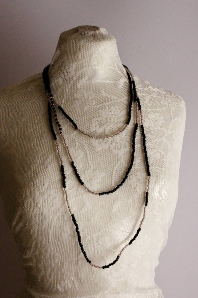 Schwarz Und Klar Halskette, Handgemachte Beats Weiß Chic Statement Halskette von Annas7Closet