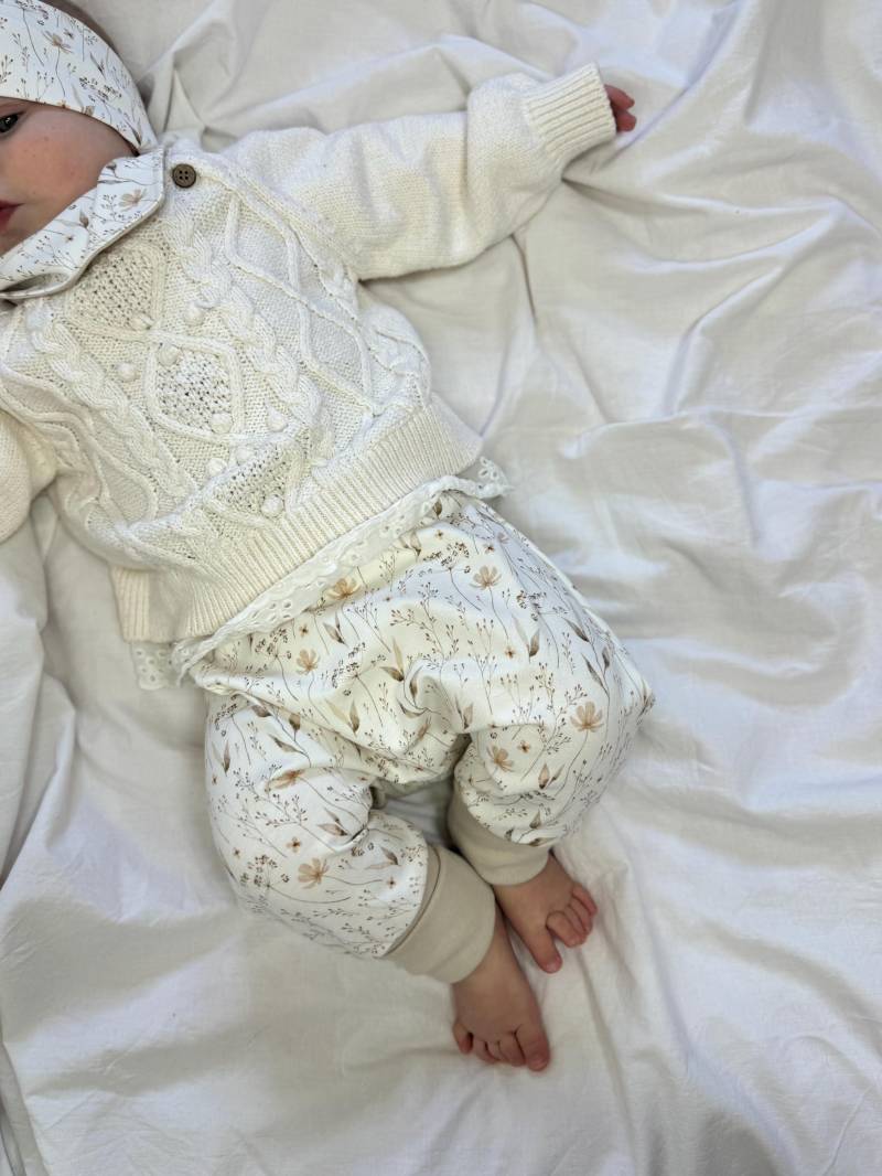 Pumphose Baby Natur Handmade Set Mit Halstuch | Mitwachsend 44-110 | Wächst 2-3 Größen Mit Neutral Unisex Geschenk Geburt Taufe von AnnasFadenliebe