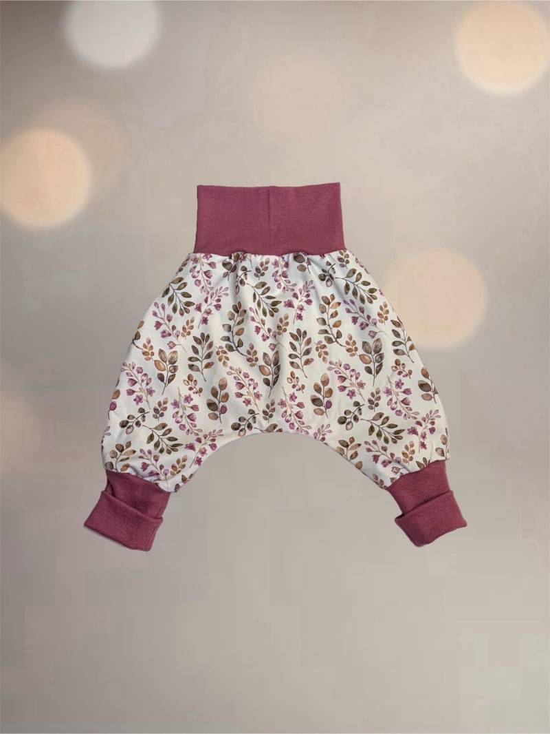 Pumphose Baby Mädchen Blätter Handmade | Mitwachsend 44-110 | Wächst 2-3 Größen Mit Herbst Outfit Geschenk Geburt Taufe von AnnasFadenliebe