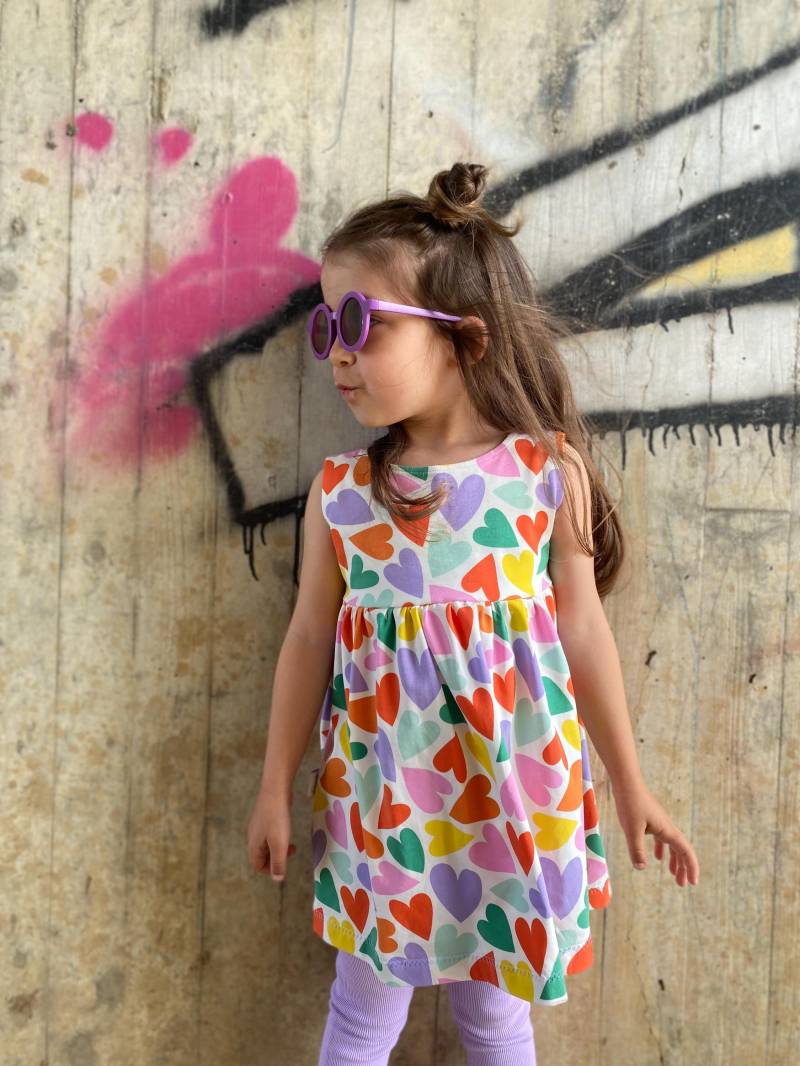 Mädchen Kleid - Sommerkleid Sommerkleidung Mit Bunten Herzen Süße Mädchenkleidung Kinderkleid Jersey Kleider Gr. 74-134 von AnnasFadenliebe