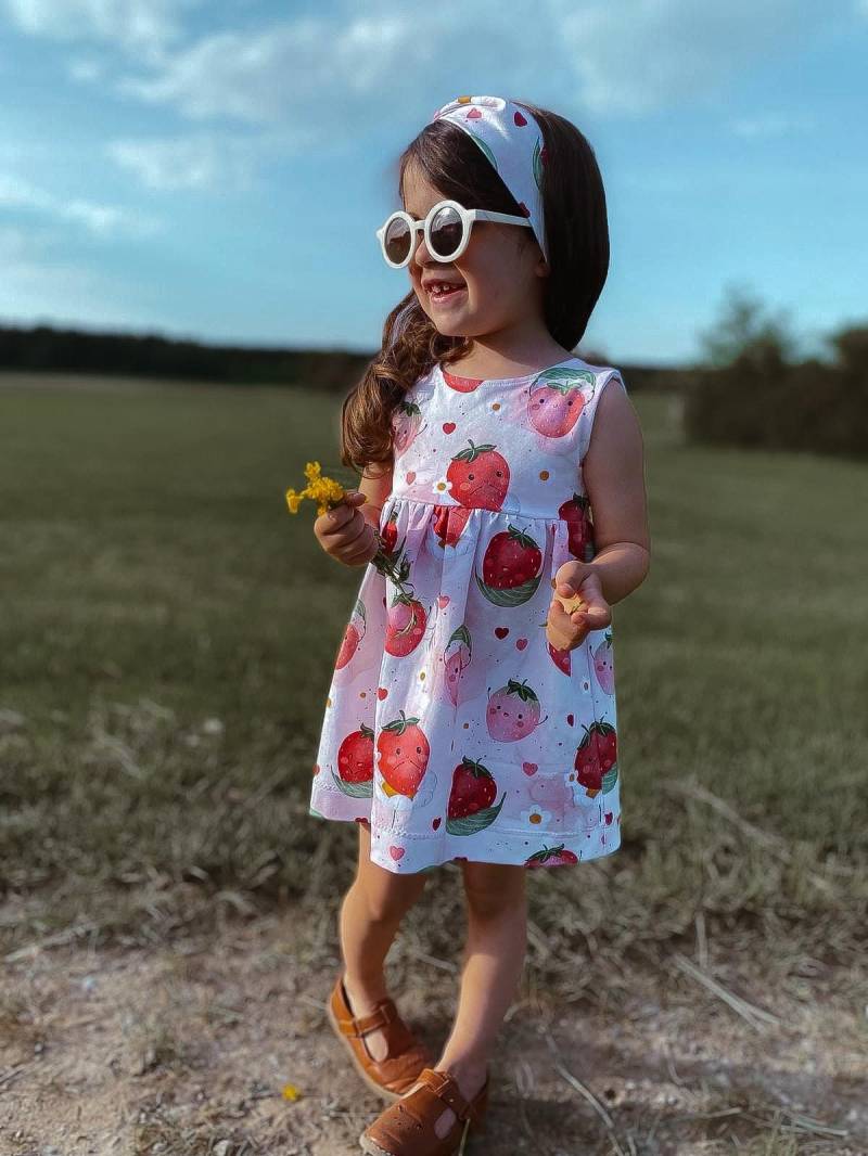 Mädchen Kleid - Sommerkleid Sommerkleidung Mit Erdbeeren Süße Mädchenkleidung Kinderkleid Jersey Kleider Gr. 74-134 von AnnasFadenliebe