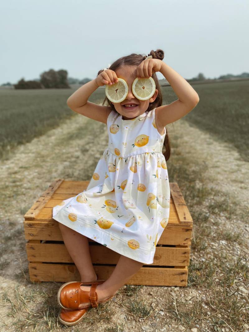 Mädchen Kleid - Sommerkleid Sommerkleidung Mit Zitronen Süße Mädchenkleidung Kinderkleid Jersey Kleider Gr. 74-134 von AnnasFadenliebe