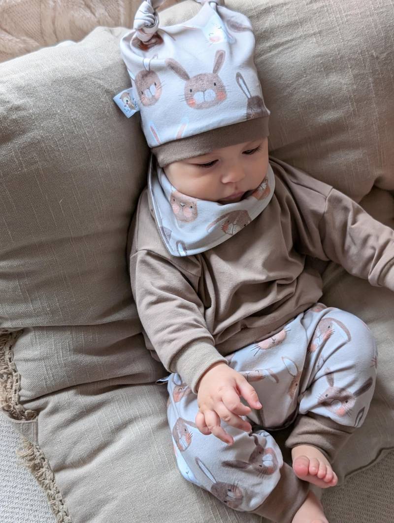 Baby Set Hase Pumphose + Halstuch Knoten-Mütze | Handmade Mitwachsend 44-110 Oster Outfit Frühling Geschenk Geburt Taufe von AnnasFadenliebe