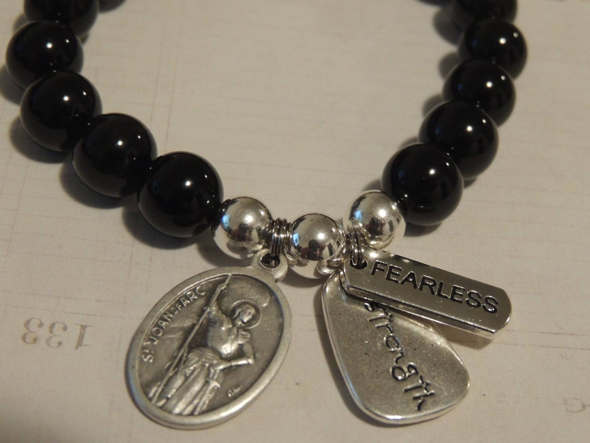 Heilige Jeanne D'arc Medaillon Armband Schwarzer Achat & Wort Anhänger Heilige Jeanne D'arc Medaillon Armband Schwarzer Achat & Wort Anhänger von AnneGaleJewels