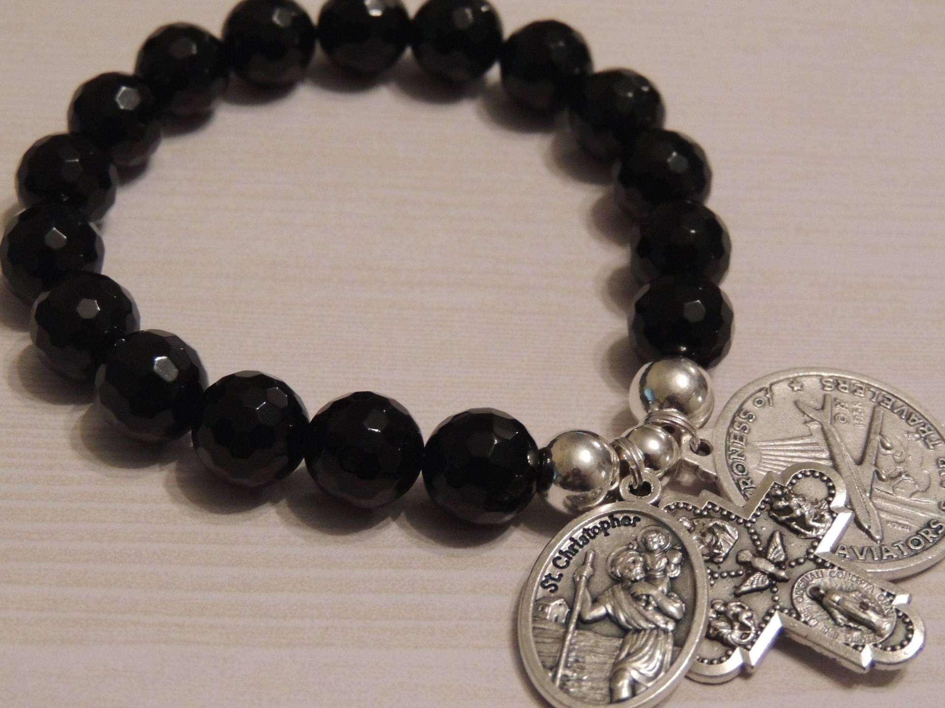 st Christopher Schwarzer Achat Armband Charm Für Sicheres Reisen st Christopher Schwarzer Achat Armband Charm Für Sicheres Reisen von AnneGaleJewels