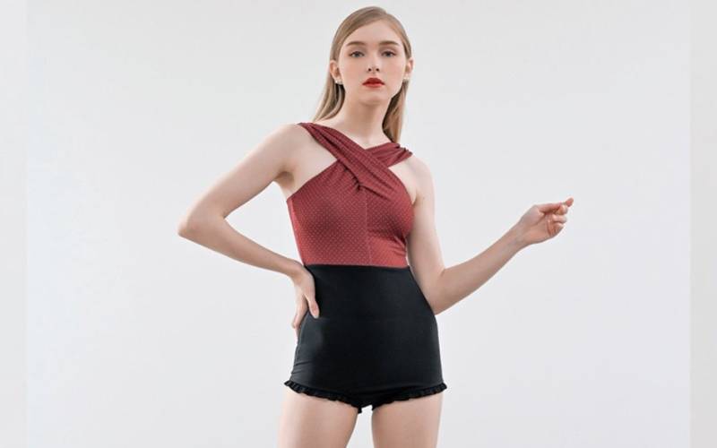 Vintage Badeanzug, Einteiliger 1950Er Jahre Roter Polka-Dot-Badeanzug Mit Durchkreuztem Ausschnitt, Vintage-Badeanzug von AnneKellyBeachwear