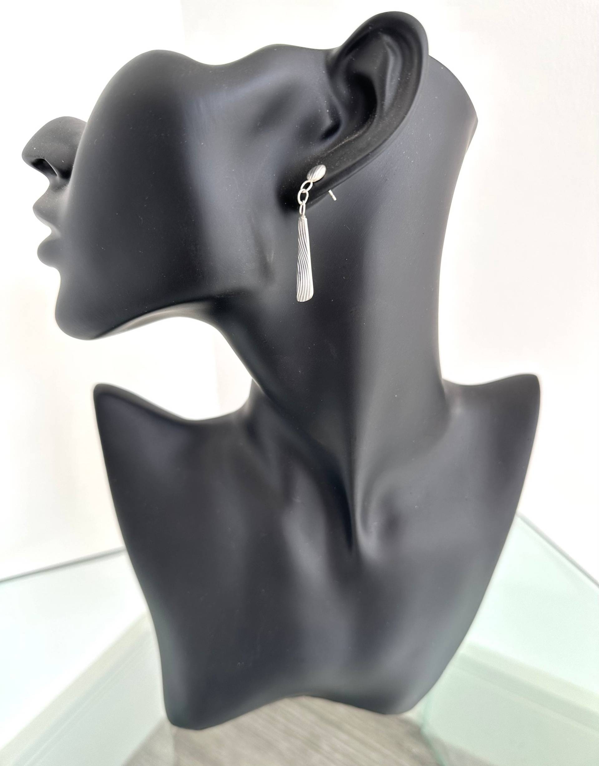 Sterling Silber Strukturierte Baumeln Ohrringe Sterling Silber Strukturierte Baumeln Ohrringe von AnneLumsdenJewellery