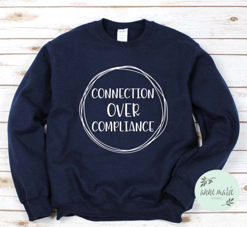 Verbindung Über Compliance Sweatshirt | Angewandte Verhalten Analyst Autismus Aba Ot Sped Para von AnneMarieApparel