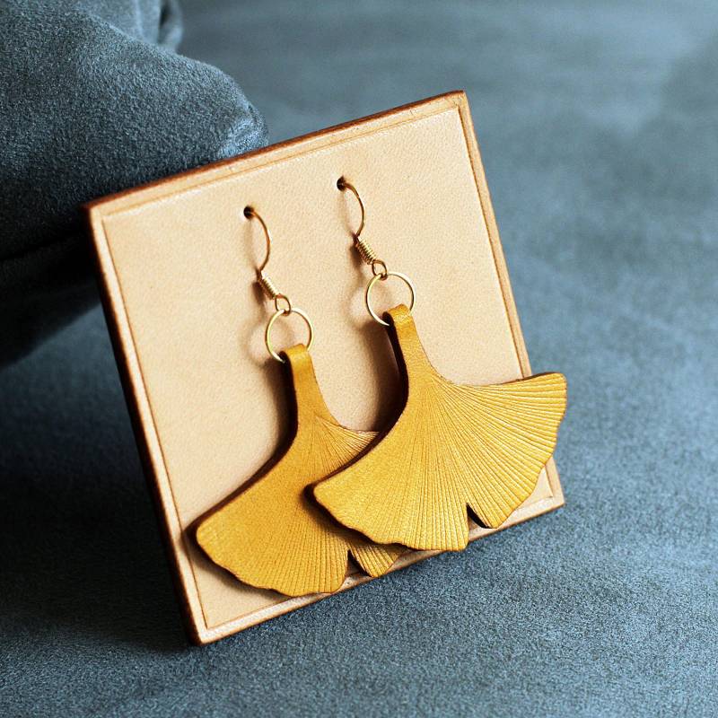 100% Handgefertigte Pflanzlich Gegerbte Ginkgo-Blatt-Ohrringe | Doppelseitiges Muster Good Luck Party Favors Geschenk von AnneSoye