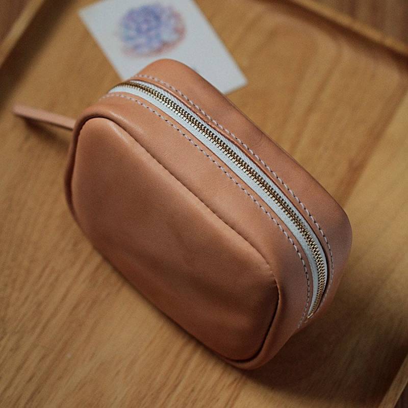 100% Handmade-Genäht - Rindsleder Schminktasche von AnneSoye