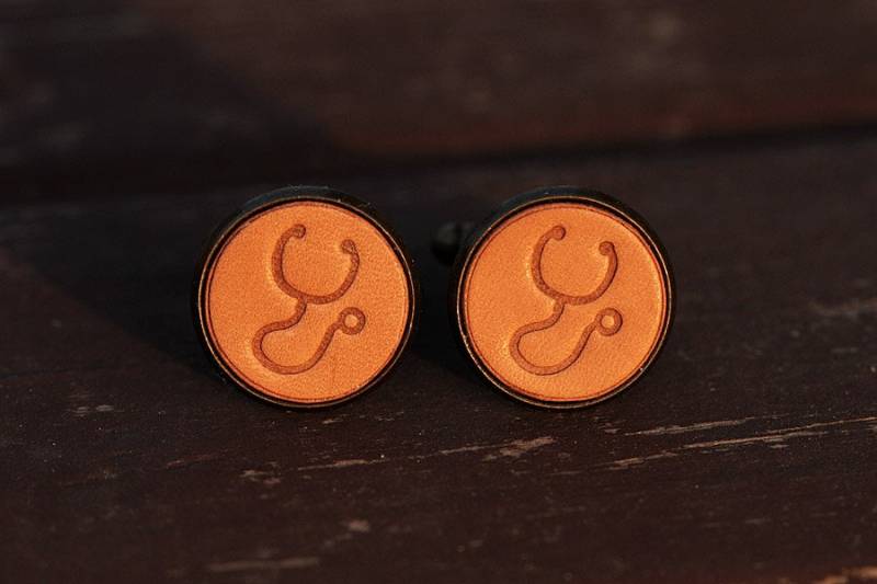 Herren Manschettenknöpfe - Stethoskop Cufflinks Mit Einem Geschenk-Box von AnneSoye