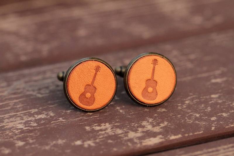 Herren Manschettenknöpfe - Vintage Style Gitarren Design Mit Geschenkbox von AnneSoye