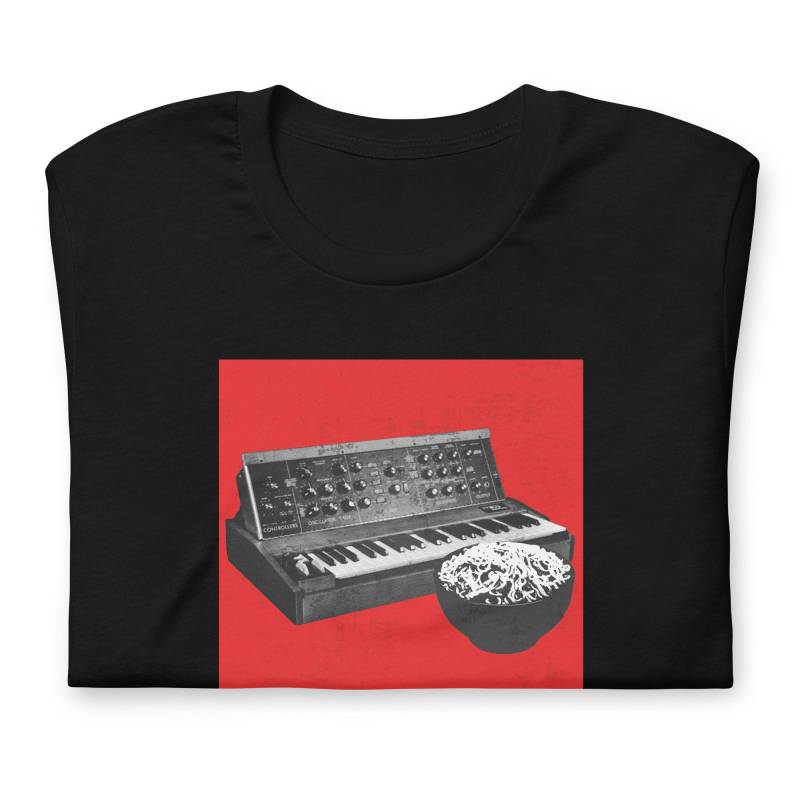 Vintage Analog Synth Retro Old School Synthesizer + Ramen Nudeln Achtziger, Neunziger T-Shirt von AnneStitchy