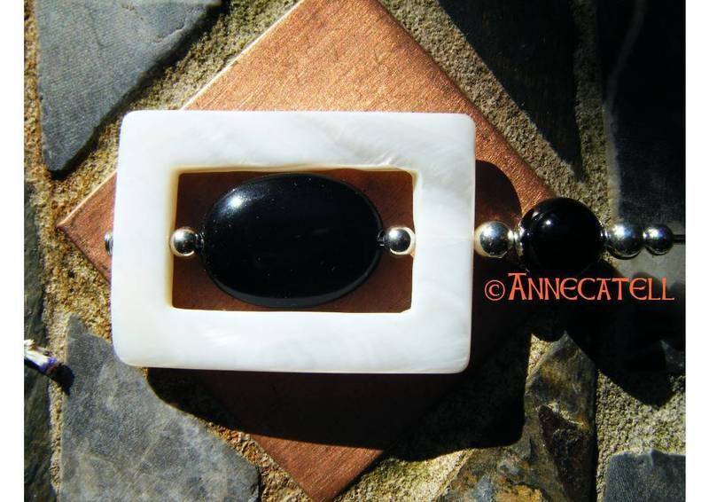 Hutnadel Aus Onyx Und Perlmutt von AnnecatellDesign