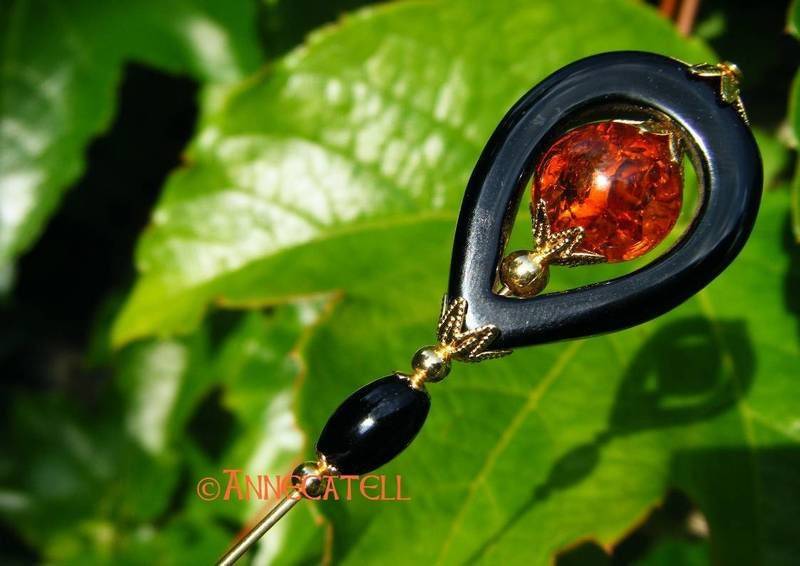 Hutnadel Mit Bernstein in Rahmenperle Aus Onyx von AnnecatellDesign