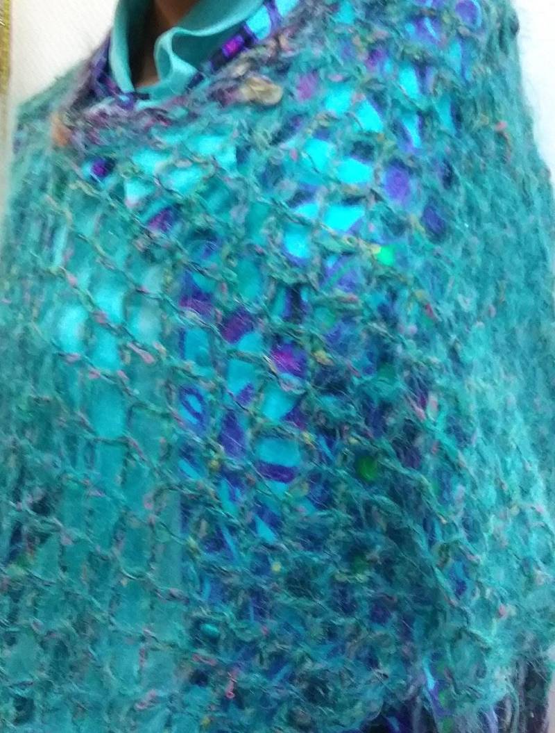 Handgefertigt, Poncho-Überwurf-Häkeltuch-Materialmix-Unikat Mohair-Türkis-Effektgarn, Girls, Frauen Mädchen, Vintage - Look Handgefertigt, Poncho-Überwurf-Häkeltuch-Materialmix-Unikat Mohair-Türkis-Effektgarn, Girls, Frauen Mädchen, Vintage - Look von Annehats