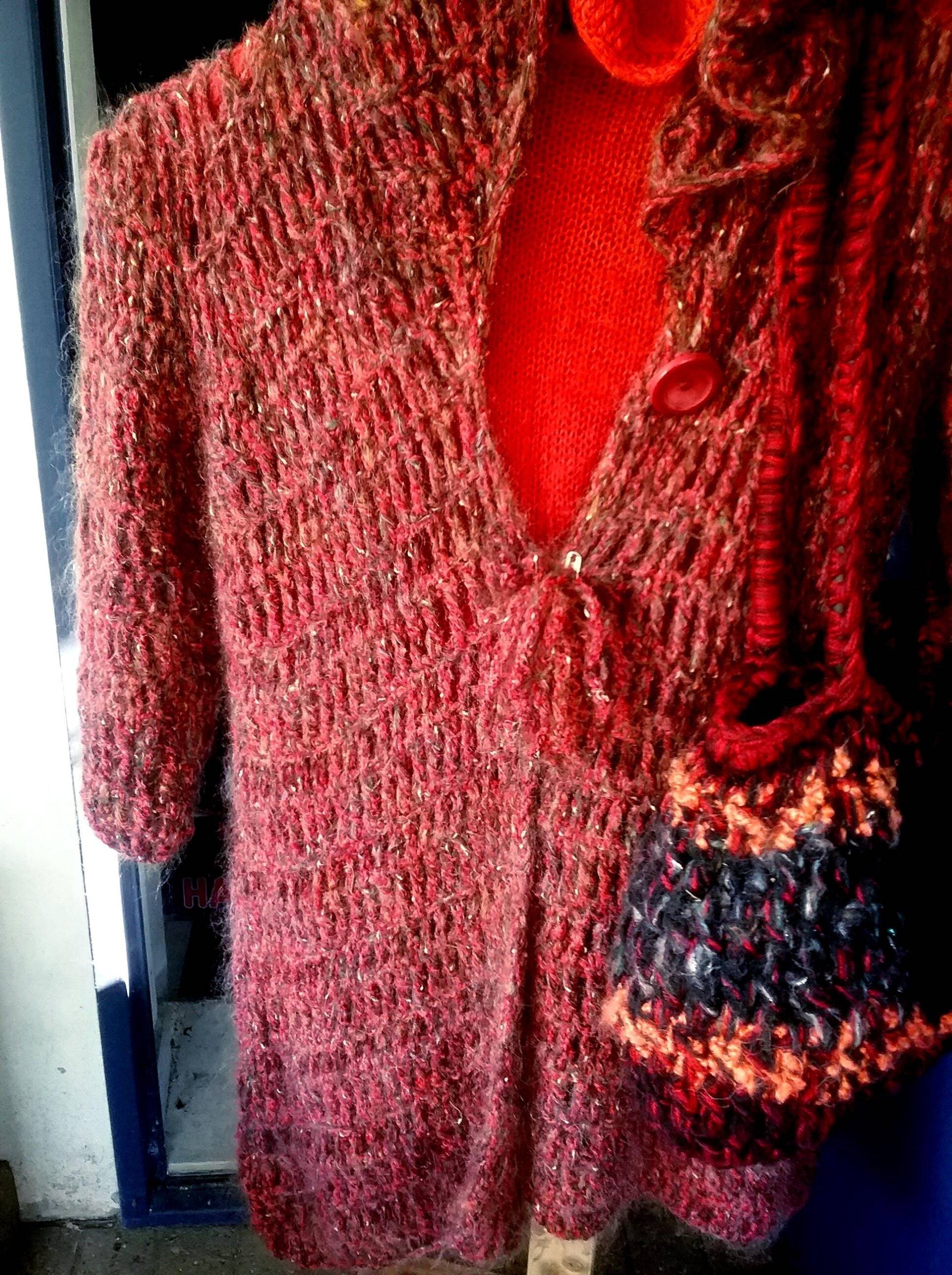 Handgefertigt Designer - Woll - Mantel, Gehäkelt, Lässige Long-Jacke, Kapuze, Materialmix Mit Mohair, Rottöne, On Size, Unikat, Damen, Vintage von Annehats