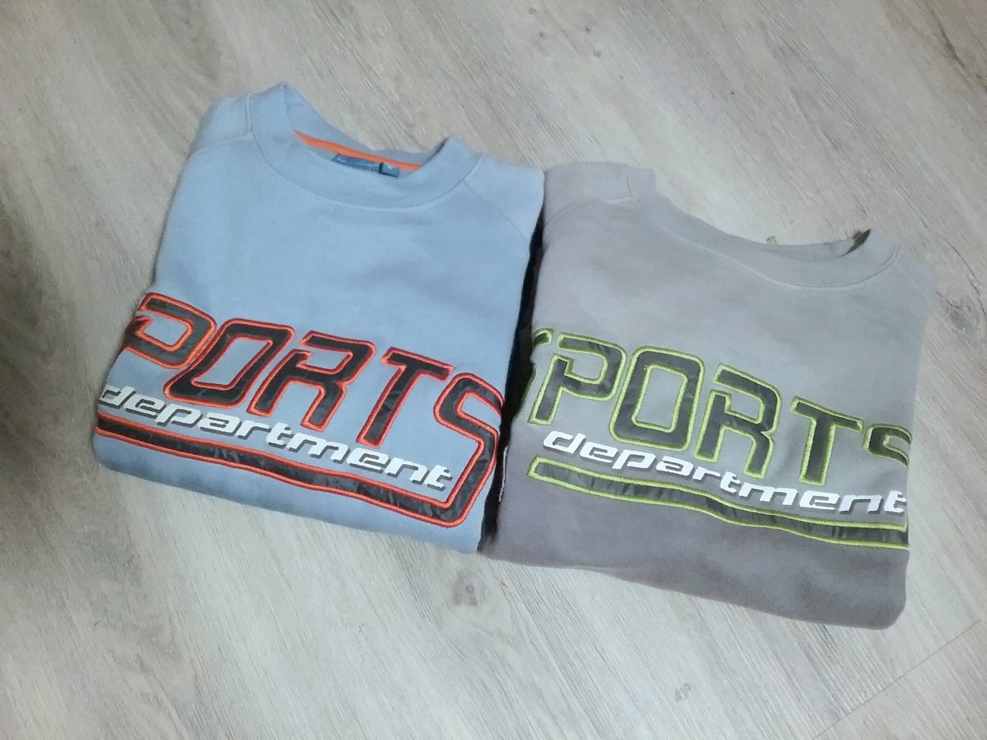 Sale 30% Pulli, Sweatshirt, Grafik, Sports, Grau - Grün+ Blau - Orange, Raglan, Stickerei, Baumwolle, Boys, Jungen, Blue Seven, Vintage Sale 30% Pulli, Sweatshirt, Grafik, Sports, Grau - Grün+ Blau - Orange, Raglan, Stickerei, Baumwolle, Boys, Jungen, Blue Seven, Vintage von Annehats