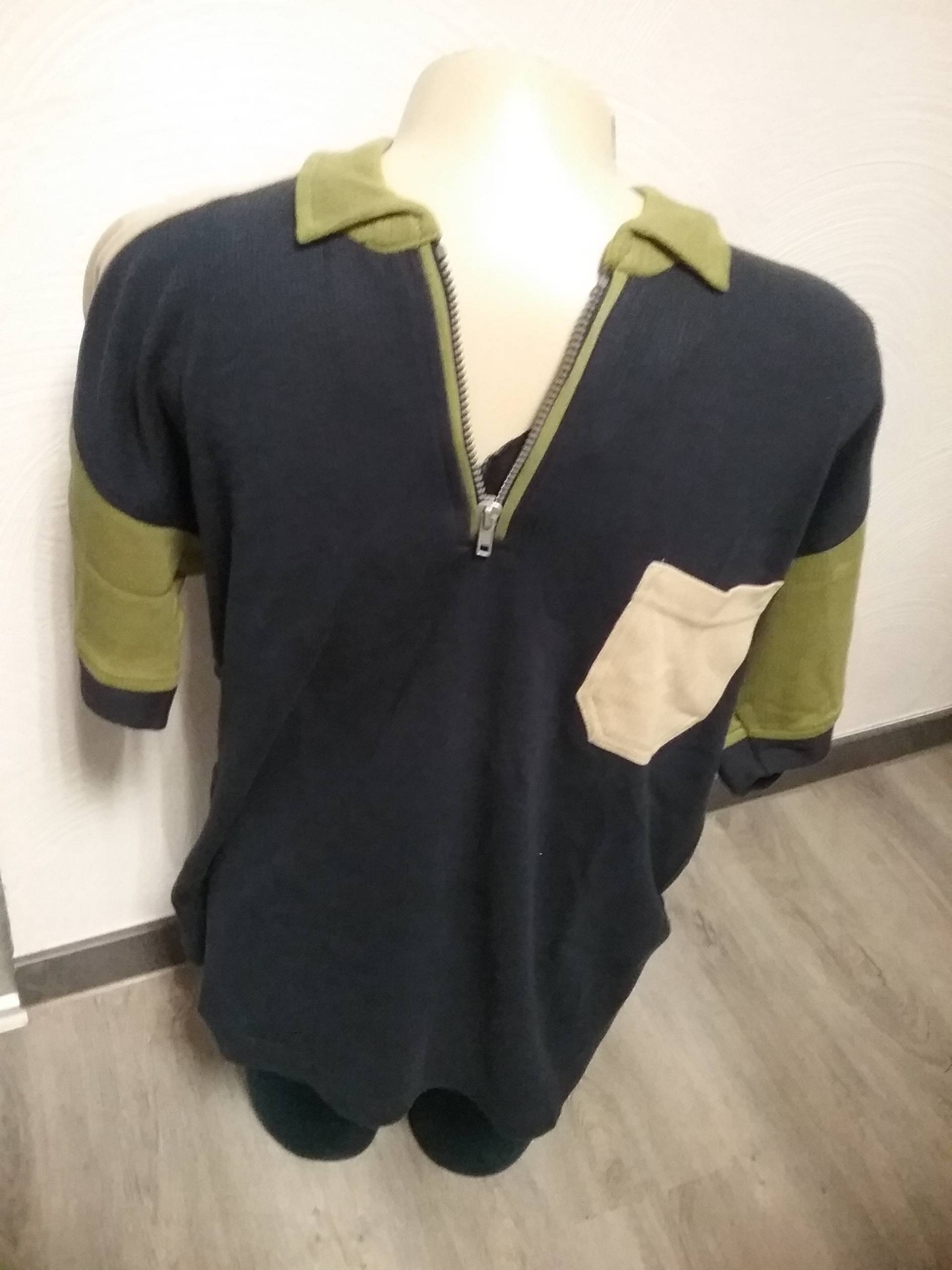 Sale 30% T-Shirt, Kurzarm, Poloshirt, Grafik-Rücken, Blau-Grün-Beige, Schulterpasse, Kragen, Zipper, Tasche, Big, Fesh-Flash, Vintage Sale 30% T-Shirt, Kurzarm, Poloshirt, Grafik-Rücken, Blau-Grün-Beige, Schulterpasse, Kragen, Zipper, Tasche, Big, Fesh-Flash, Vintage von Annehats
