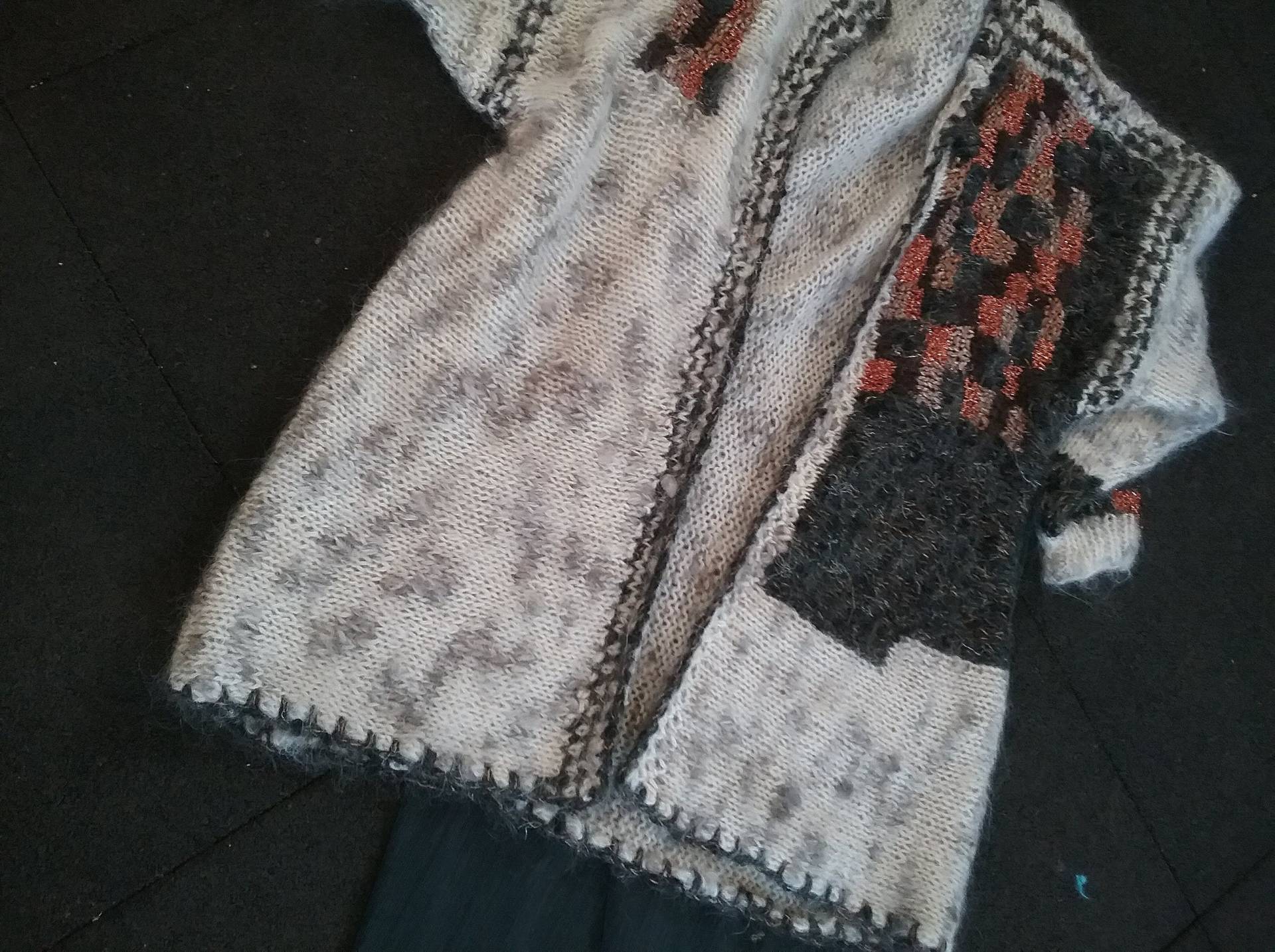 strickjacke Mantel Weiß-Beige-Kupfer-Schwarz, Bigformat, Patchoptik Rustikal Unikat Handgefertigte Übergangsjacke Vintage - Art strickjacke Mantel Weiß-Beige-Kupfer-Schwarz, Bigformat, Patchoptik Rustikal Unikat Handgefertigte Übergangsjacke Vintage - Art von Annehats