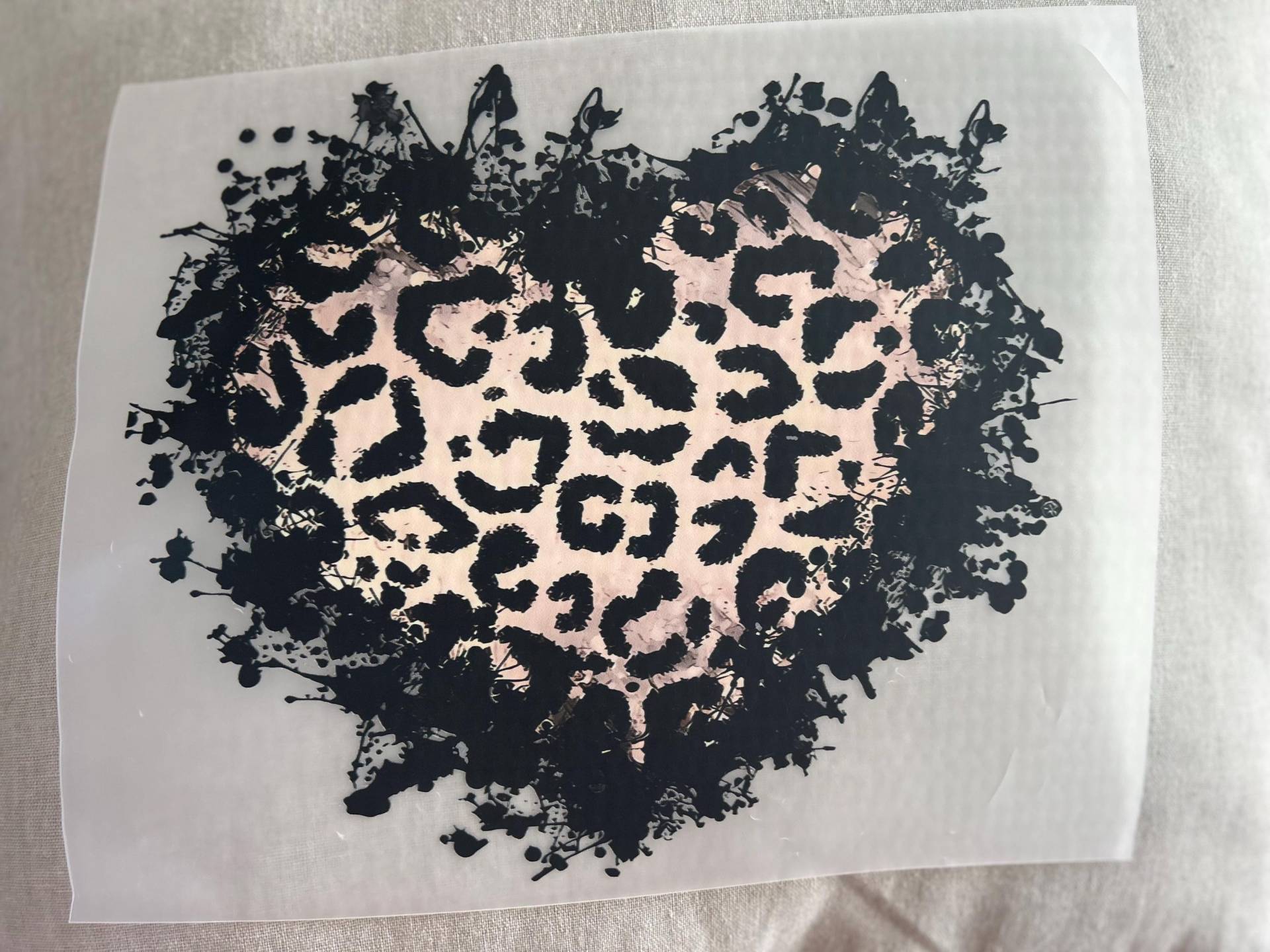 Bügelbild Dtf Leo Herz Für Shirts Bügelbild Dtf Leo Herz Für Shirts von AnnelieShop