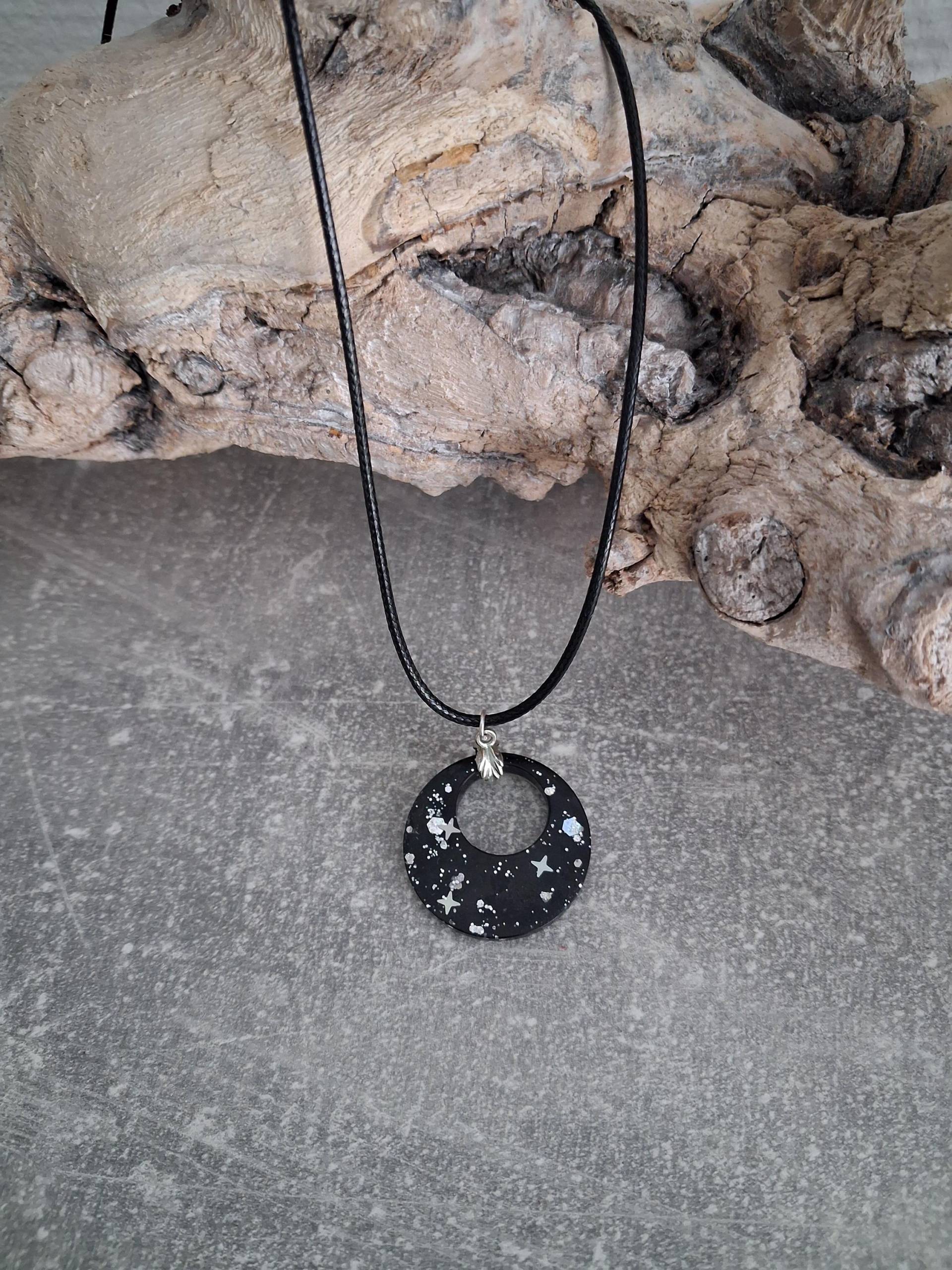 Wunderschöne Epoxidharzanhänger-Kette, Holographisch Wunderschöne Epoxidharzanhänger-Kette, Holographisch von AnnesBastelstubeSaar