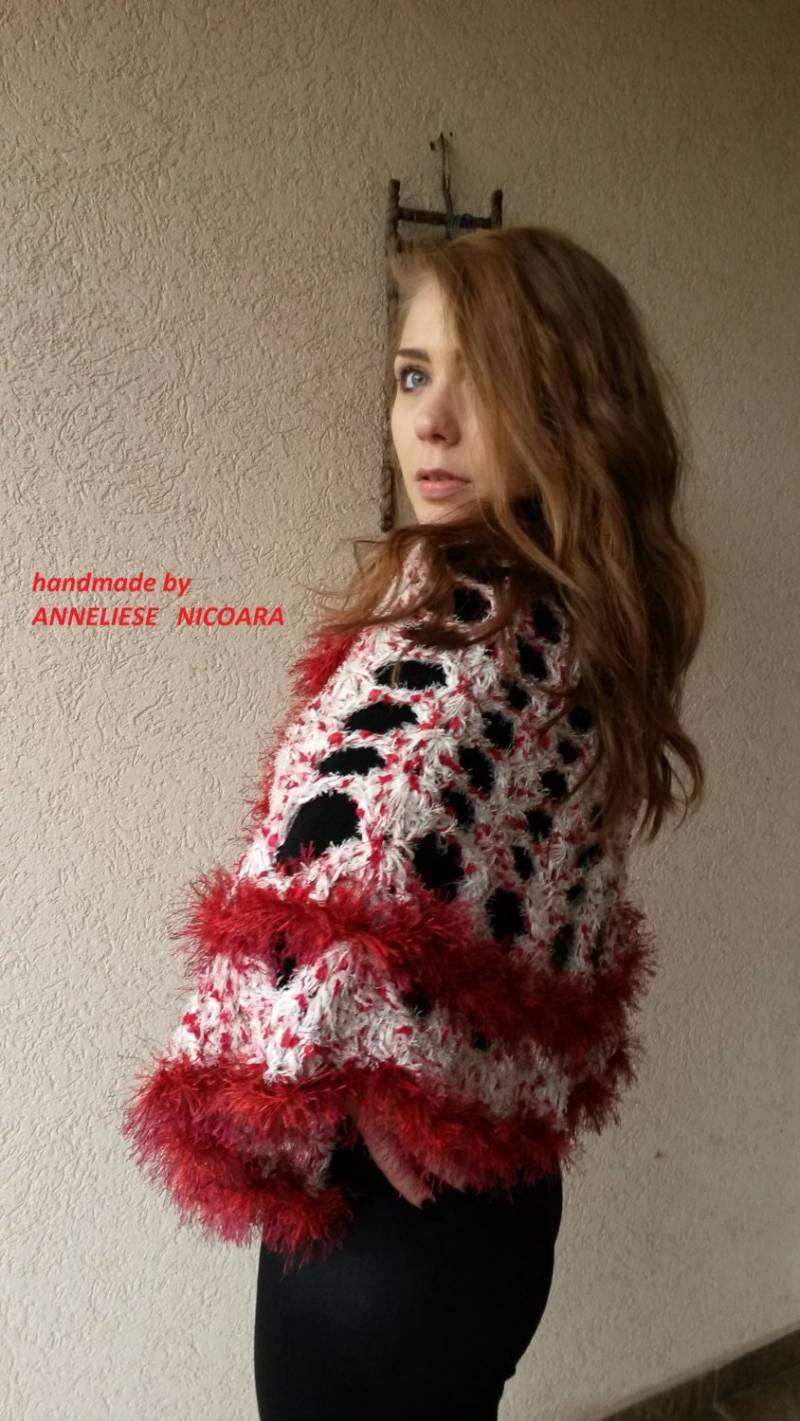 Cape, Miniponcho, Rock/Handgehäkeltes Cape, Poncho, Rock/Tragbar in Jeder Jahreszeit/Rot-Weiß/Wintergeschenke Cape, Miniponcho, Rock/Handgehäkeltes Cape, Poncho, Rock/Tragbar in Jeder Jahreszeit/Rot-Weiß/Wintergeschenke von AnnesMagicCrochet