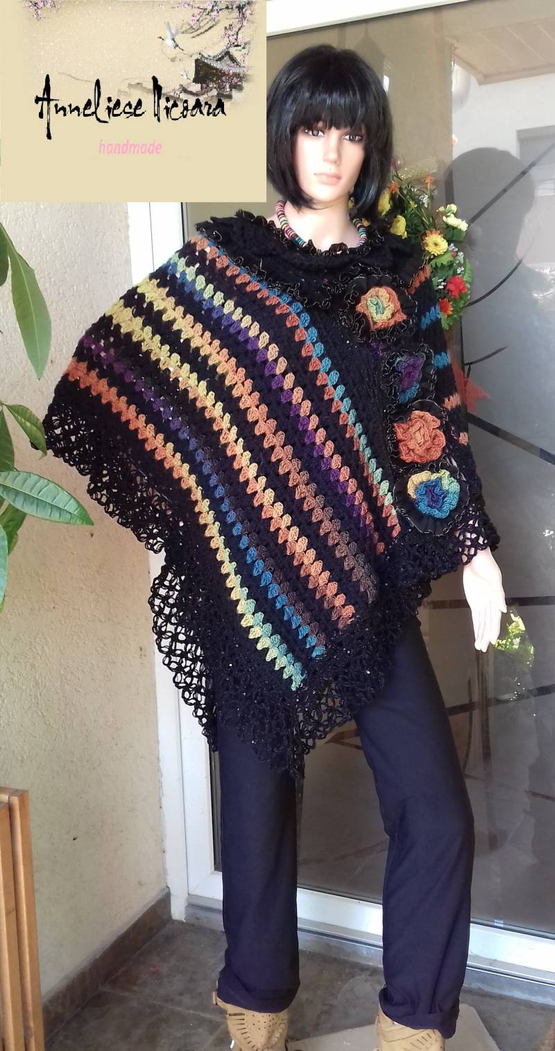 Gehäkelter Poncho /Frauen Elegant in Schwarz & Regenbogen/Boho Poncho/Bunter /Handgefertigter von AnnesMagicCrochet