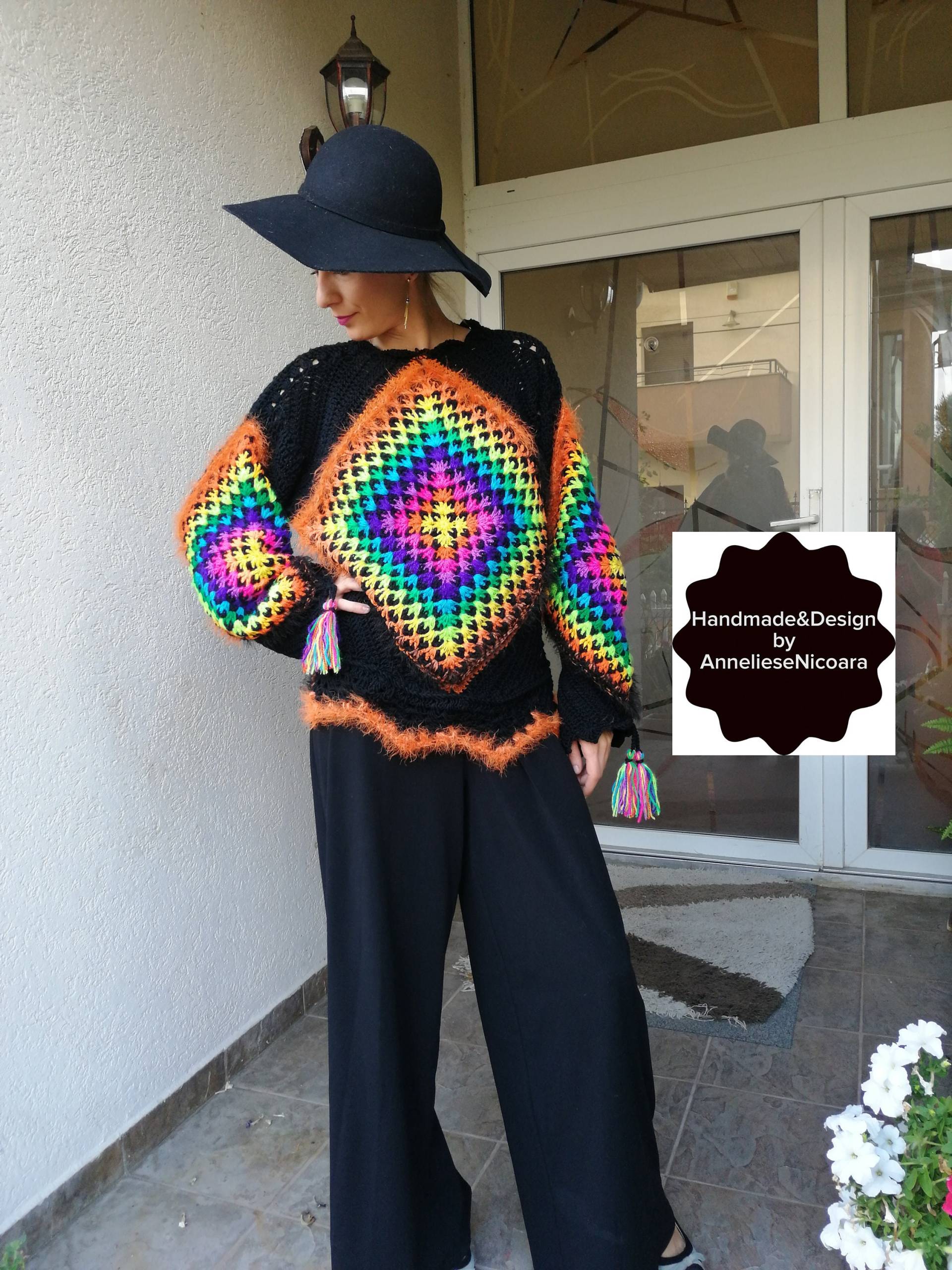 Gehäkelter Pullover in Regenbogen Und Schwarz/Unique Handgehäkelt Einzigartiges Design/Lgbt Pullover/Boho Cardigan Omas Quadrat Gehäkelter Pullover in Regenbogen Und Schwarz/Unique Handgehäkelt Einzigartiges Design/Lgbt Pullover/Boho Cardigan Omas Quadrat von AnnesMagicCrochet