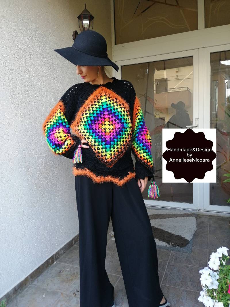 Gehäkelter Pullover in Regenbogen Und Schwarz/Unique Handgehäkelt Einzigartiges Design/Lgbt Pullover/Boho Cardigan Omas Quadrat von AnnesMagicCrochet