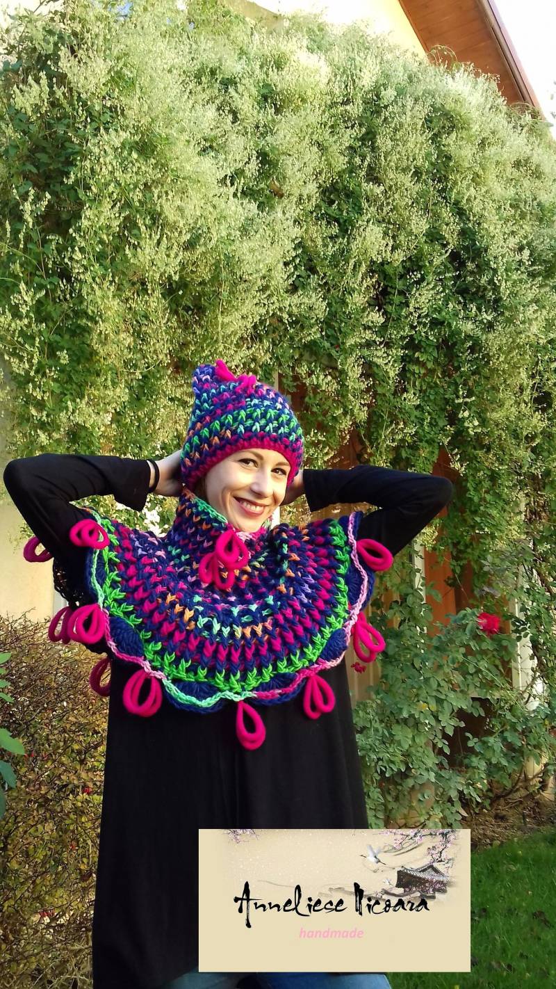 Weihnachtsgeschenk Gehäkeltes Set mütze Mit Katzenohren Und Cape/Unikat Geschenk Winter Set/Boho Mütze/Unikat Mütze Mini Poncho/Winter Streetstyle Weihnachtsgeschenk Gehäkeltes Set mütze Mit Katzenohren Und Cape/Unikat Geschenk Winter Set/Boho Mütze/Unikat Mütze Mini Poncho/Winter Streetstyle von AnnesMagicCrochet