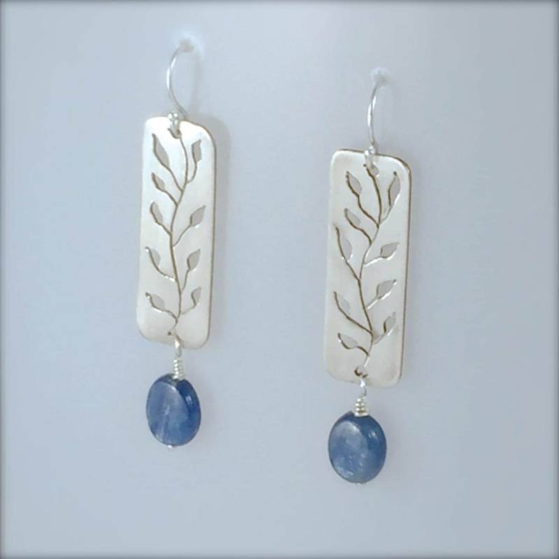 Kleine Ranken-Ohrringe Aus Sterlingsilber Mit Süßwasser-Perle von AnnetteDonnelly