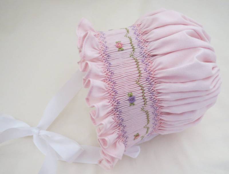 Entzückende Hand Gesmokt Rosa, Lavendel Und Grün Ostermütze Für Baby Mädchen. Kleinkind von AnnetteGraceDesigns