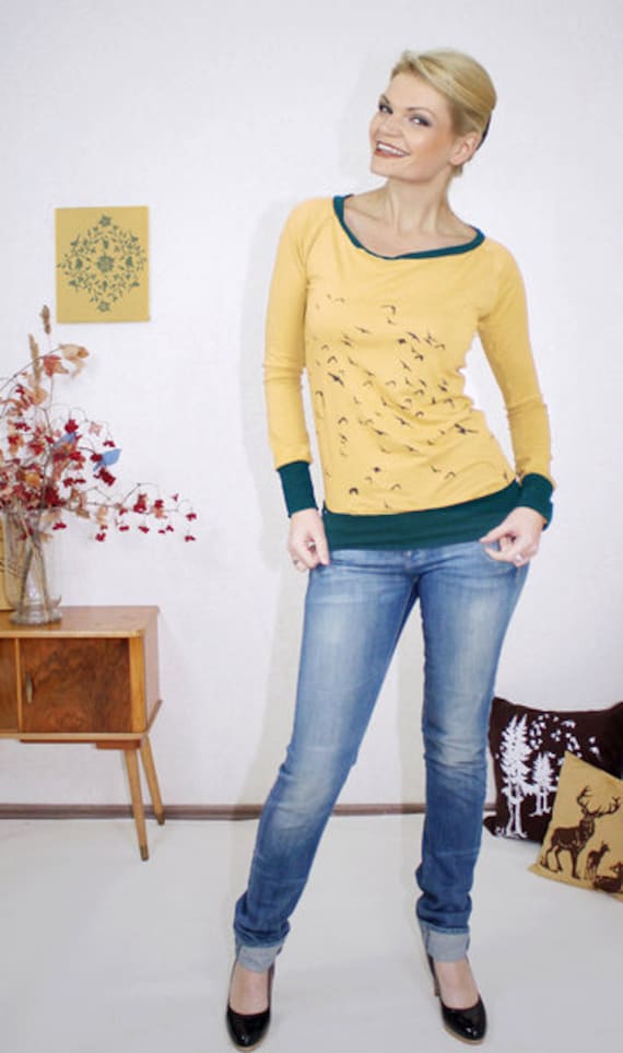 Langarm_Vogelschwarm_Ocker_Gelb Siebdruck von AnnetteSpringerStore