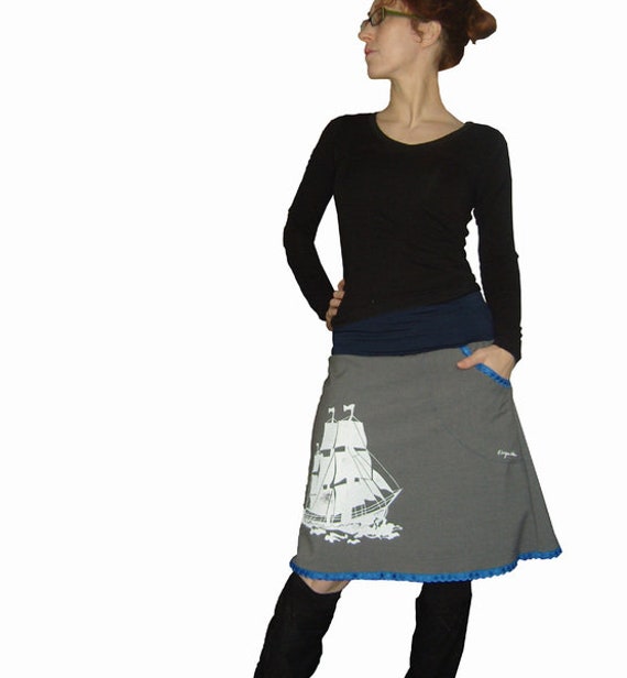 Maritimer Rock -Grau Mit Druck "Segelschiff" von AnnetteSpringerStore
