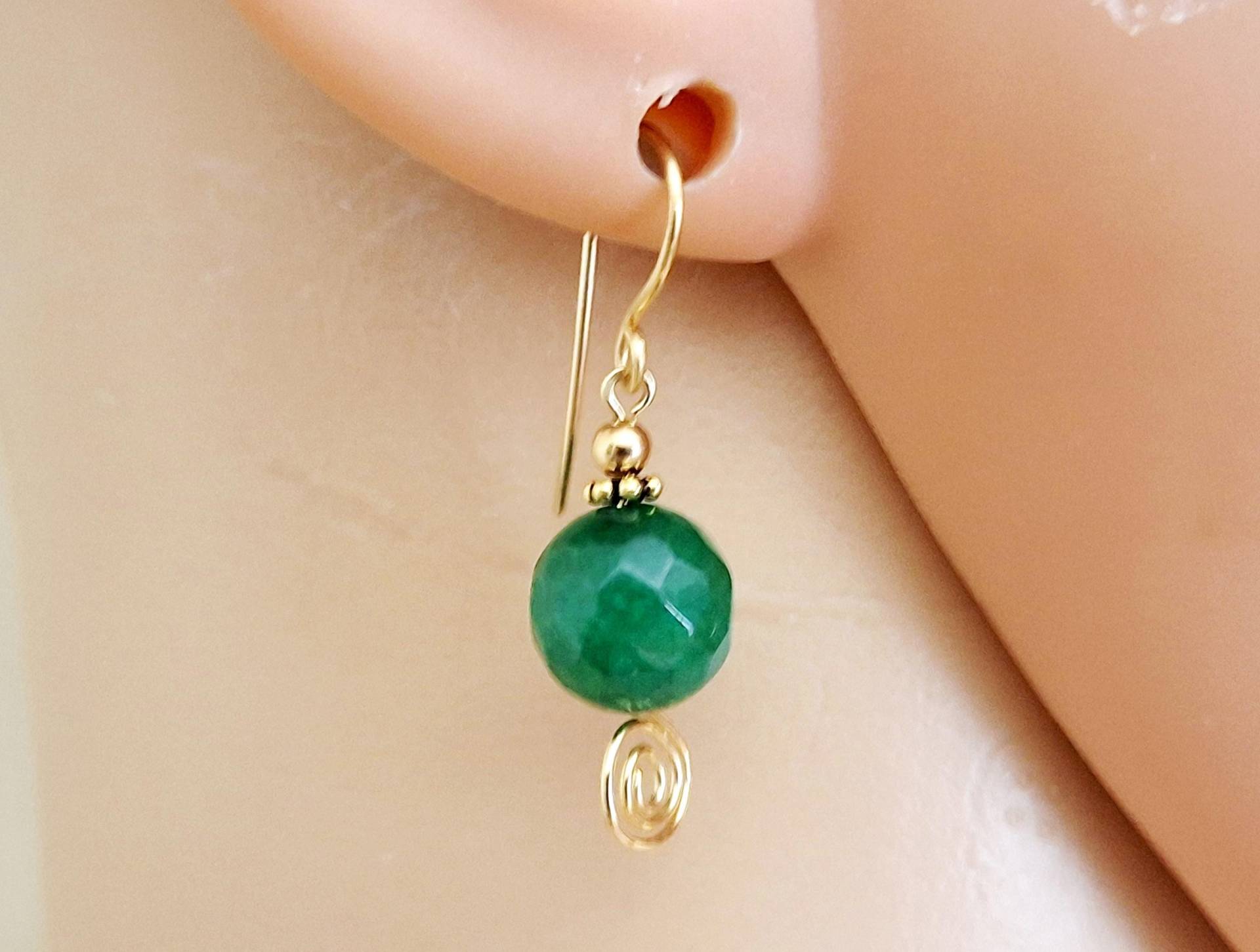 Facettierte Grüne Malay Jade Handwerklich Gefertigte Gold Filligrane Ohrringe #869 von AnnieBriggsDesigns