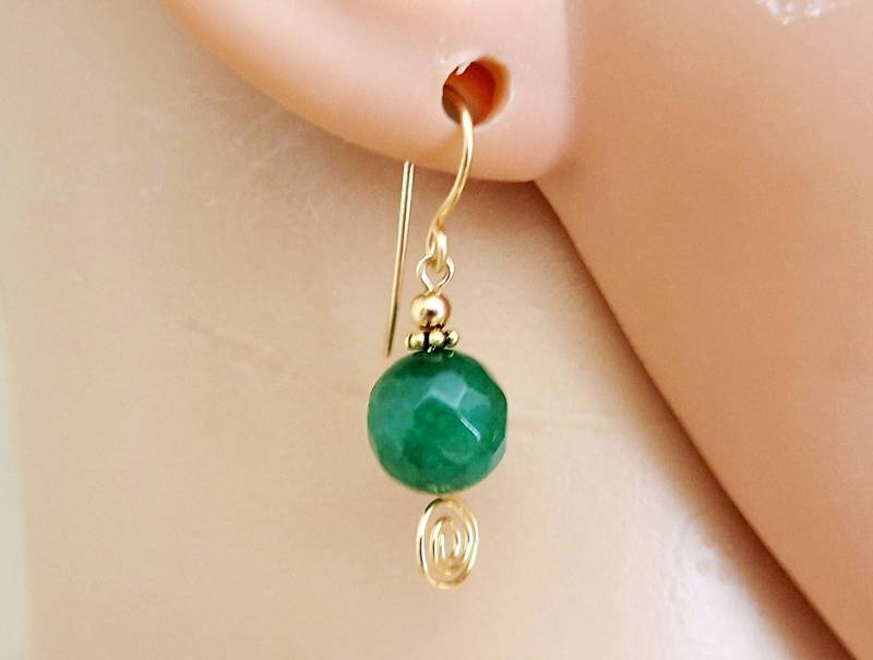 Facettierte Grüne Malay Jade Handwerklich Gefertigte Gold Filligrane Ohrringe #869 von AnnieBriggsDesigns