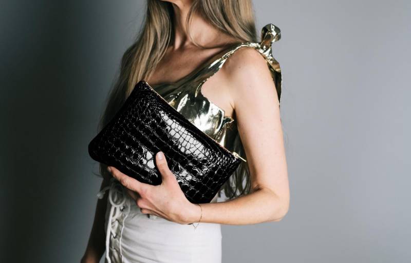 Jane Kroko Geprägte Lederclutch. Hochzeitsbeutel Aus Leder. Schwarze Lackledertasche. Leder Make-Up Tasche. Kosmetiktasche von AnnieBukhman