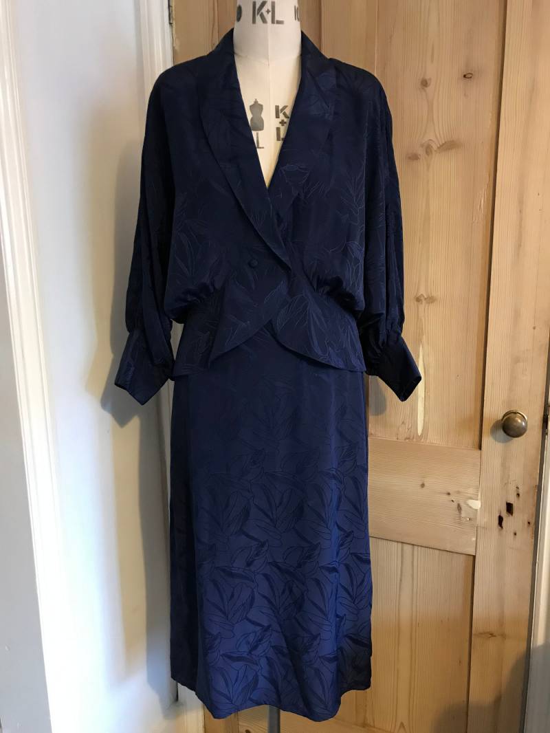 Ende Der 1970Er Jahre Marine Burn Out Dieter Rock Anzug Viskose Ende Der 1970Er Jahre Marine Burn Out Dieter Rock Anzug Viskose von AnnieLizzieVintage